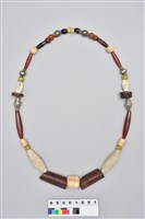 藏品(象牙瑪瑙琥珀胸飾)的圖片